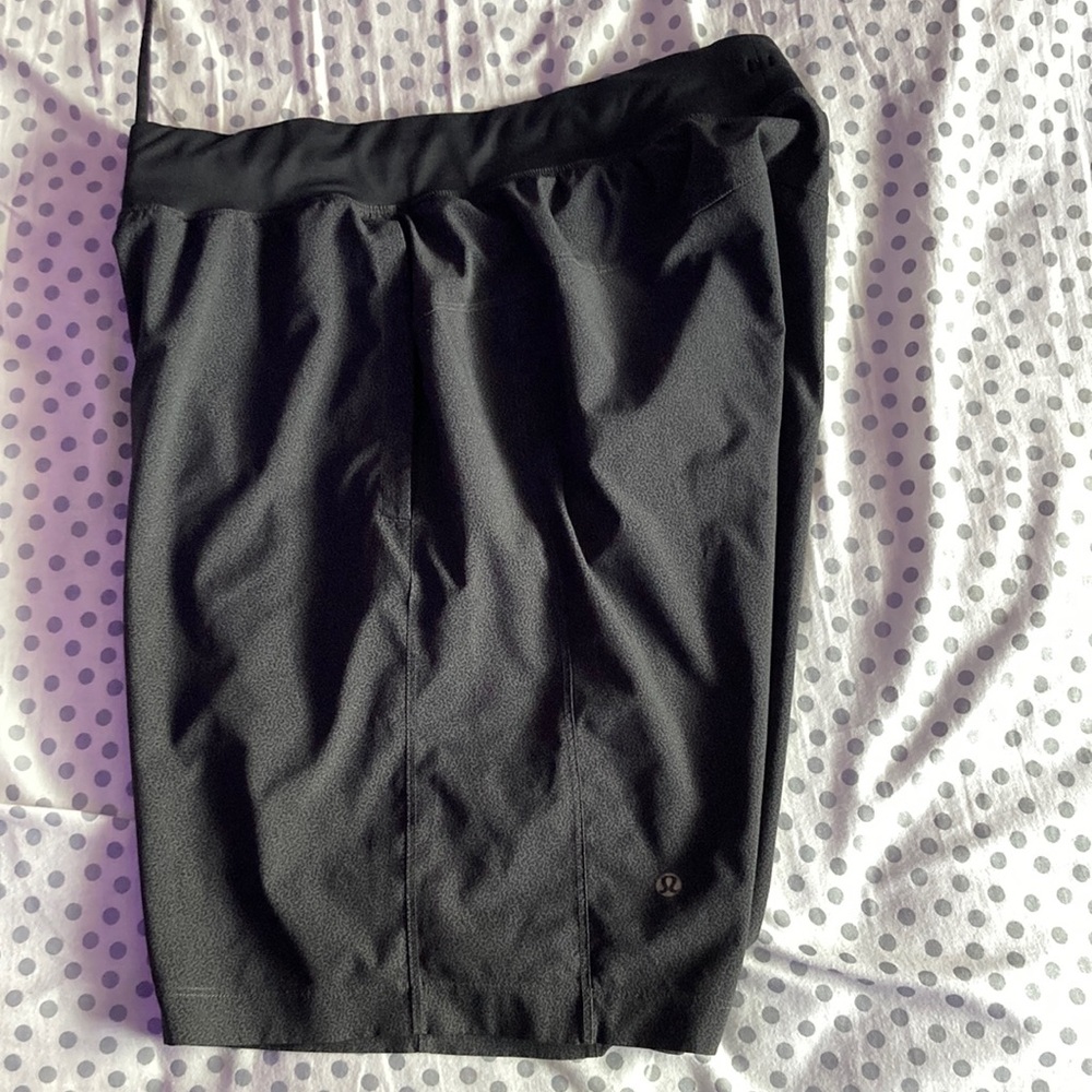 Mens Lululemon T.H.E Short 9” - Medium - Black Camo